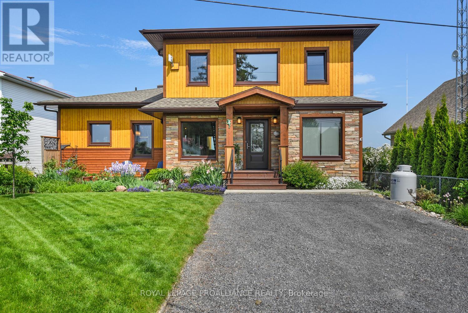 34 Tuttle Point Rd W, Edwardsburgh/Cardinal, ON K0E 1T1