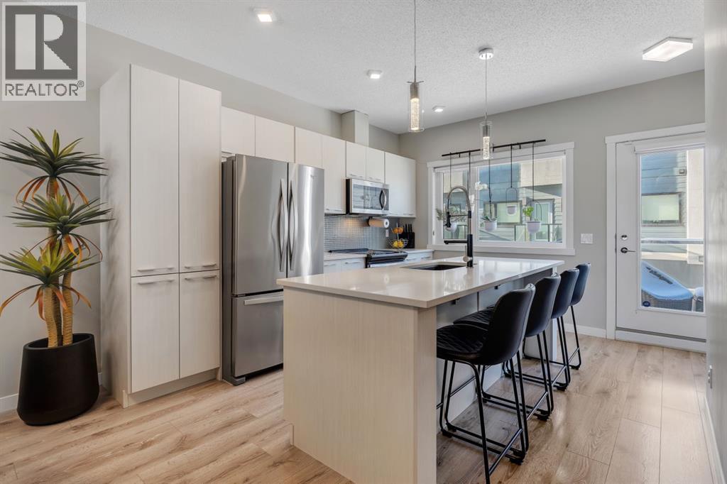 218 Sherwood Square Nw Unit 302, Calgary, AB T3R 0Y2