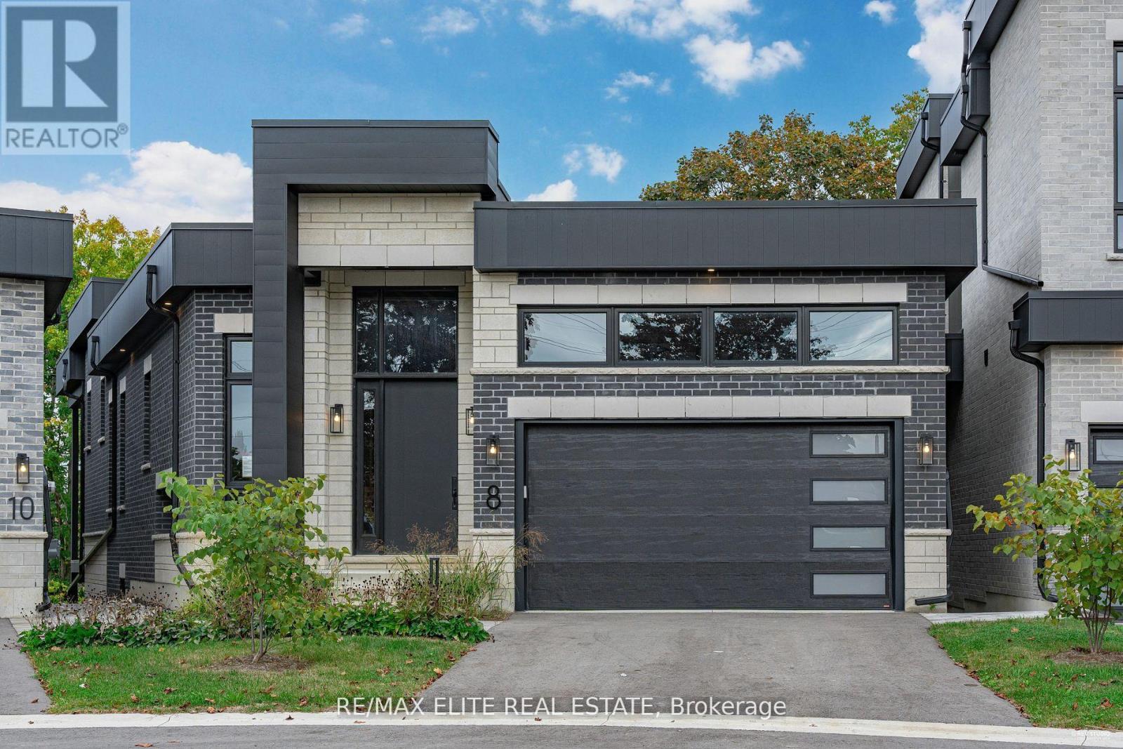 8 Tidmarsh Ln, Ajax, ON L1T 4S1