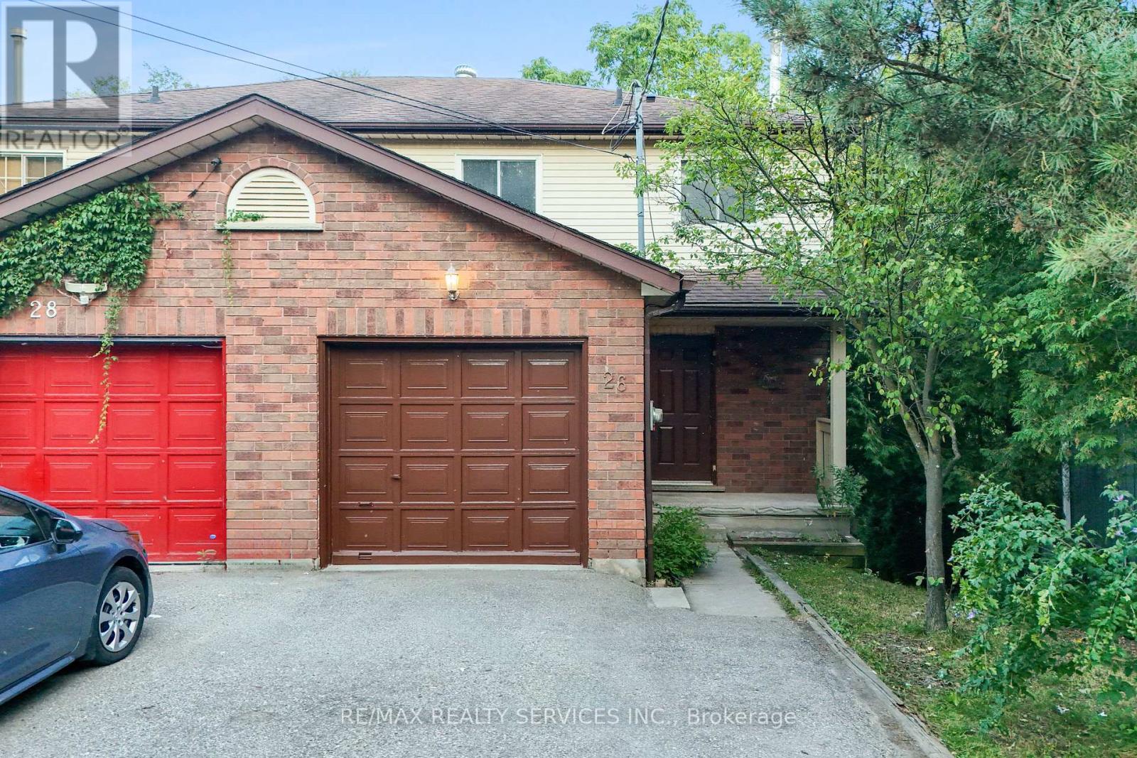 26 Woolwich St, Kitchener, ON N2K 1R9