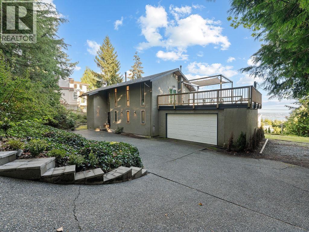 1040 Crestline Rd, West Vancouver, BC V7S 2E2
