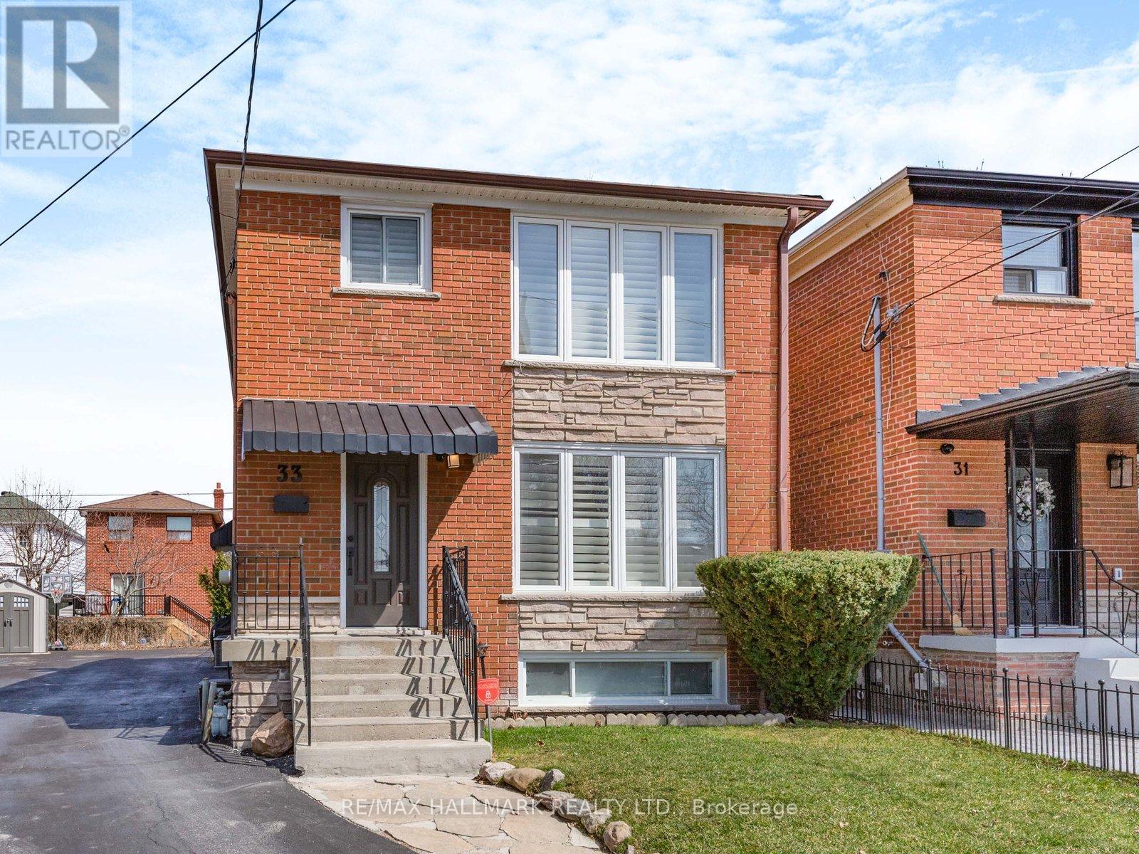 33 Everett Cres, Toronto, ON M4C 4P4