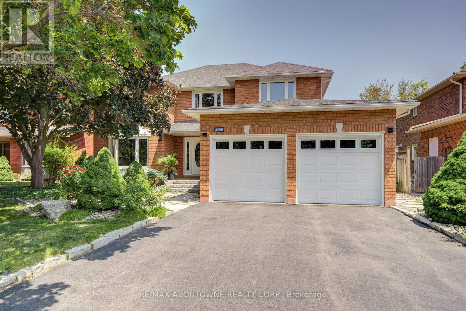 1337 Peartree Cir, Oakville, ON L6M 2J2