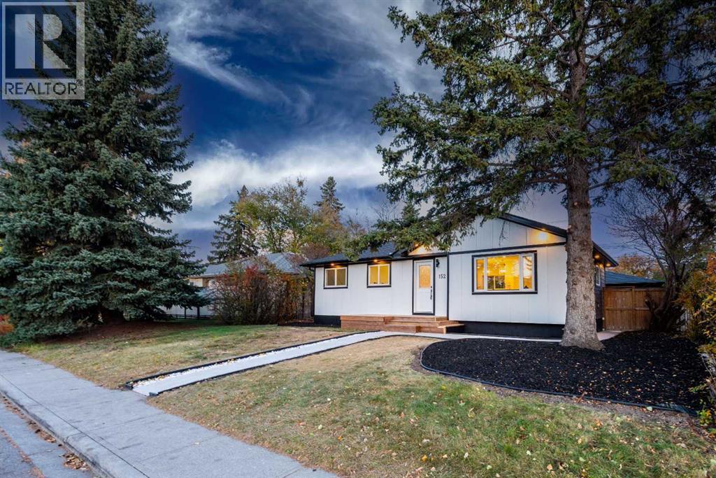 152 Southampthon Dr SW, Calgary, AB T2W 0V1