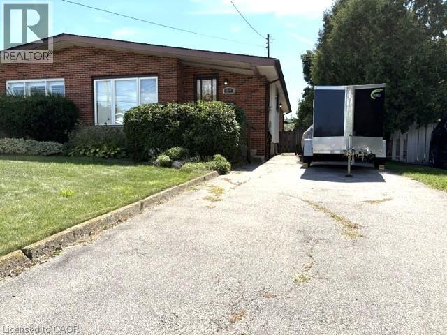 64 Luscombe St, Hamilton, ON L9A 2J8