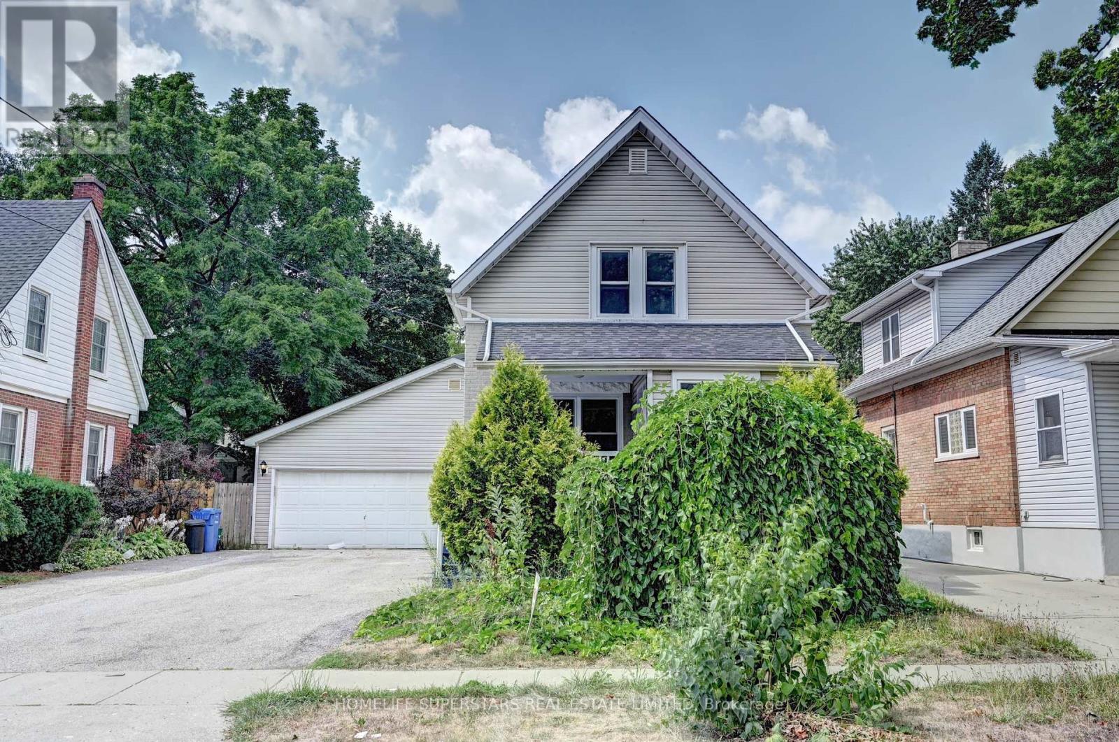 31 Troy St, Kitchener, ON N2H 1L7