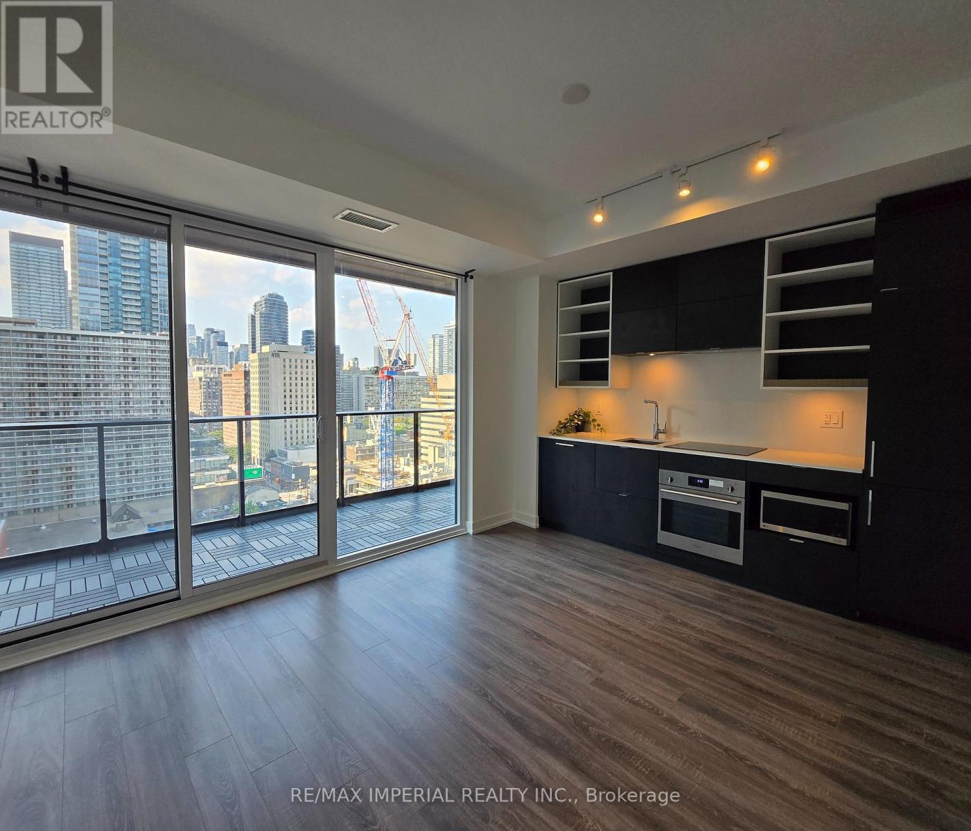 1501 20 Edward St, Toronto, ON M5G 0C5