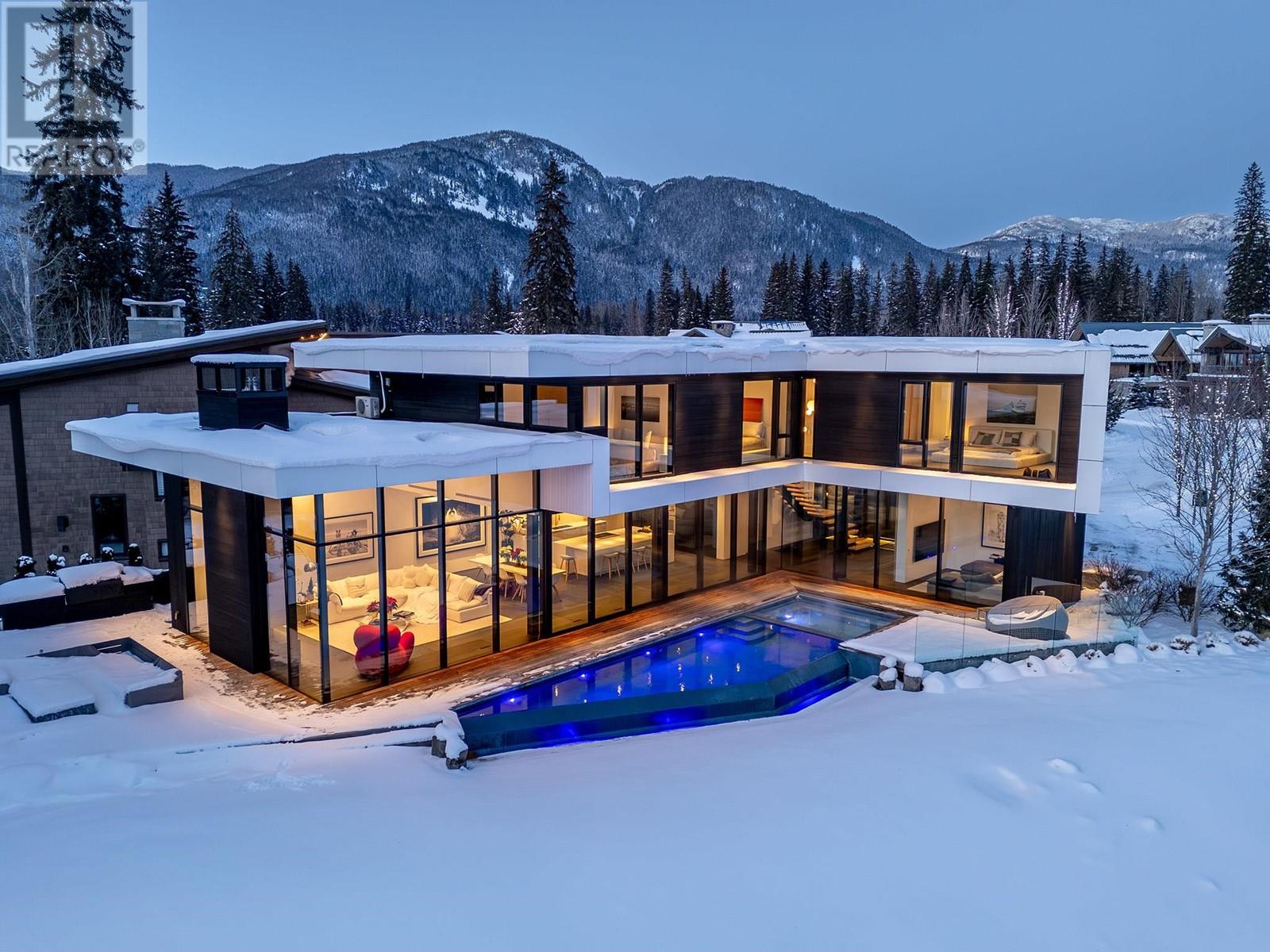 8080 Cypress Pl, Whistler, BC V8E 1J9
