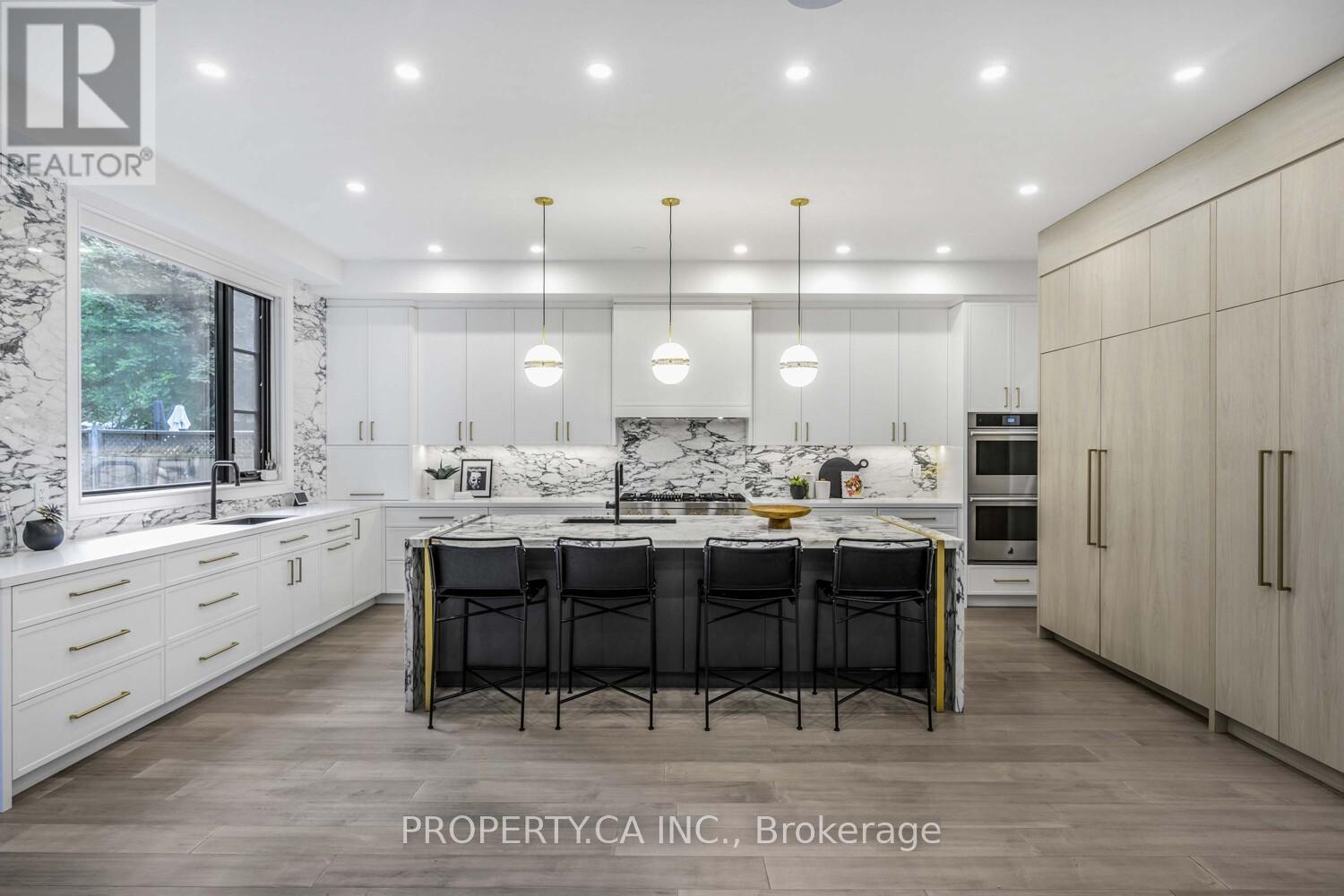8 Manor Haven Rd, Toronto, ON M6A 2H9