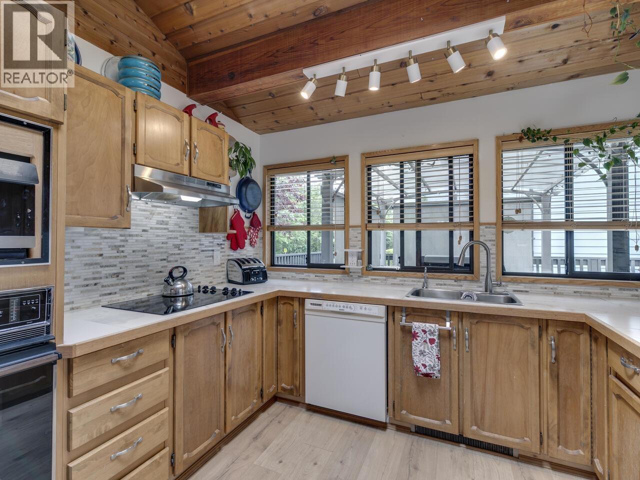 2111 Mamquam Rd, Squamish, BC V0N 1T0