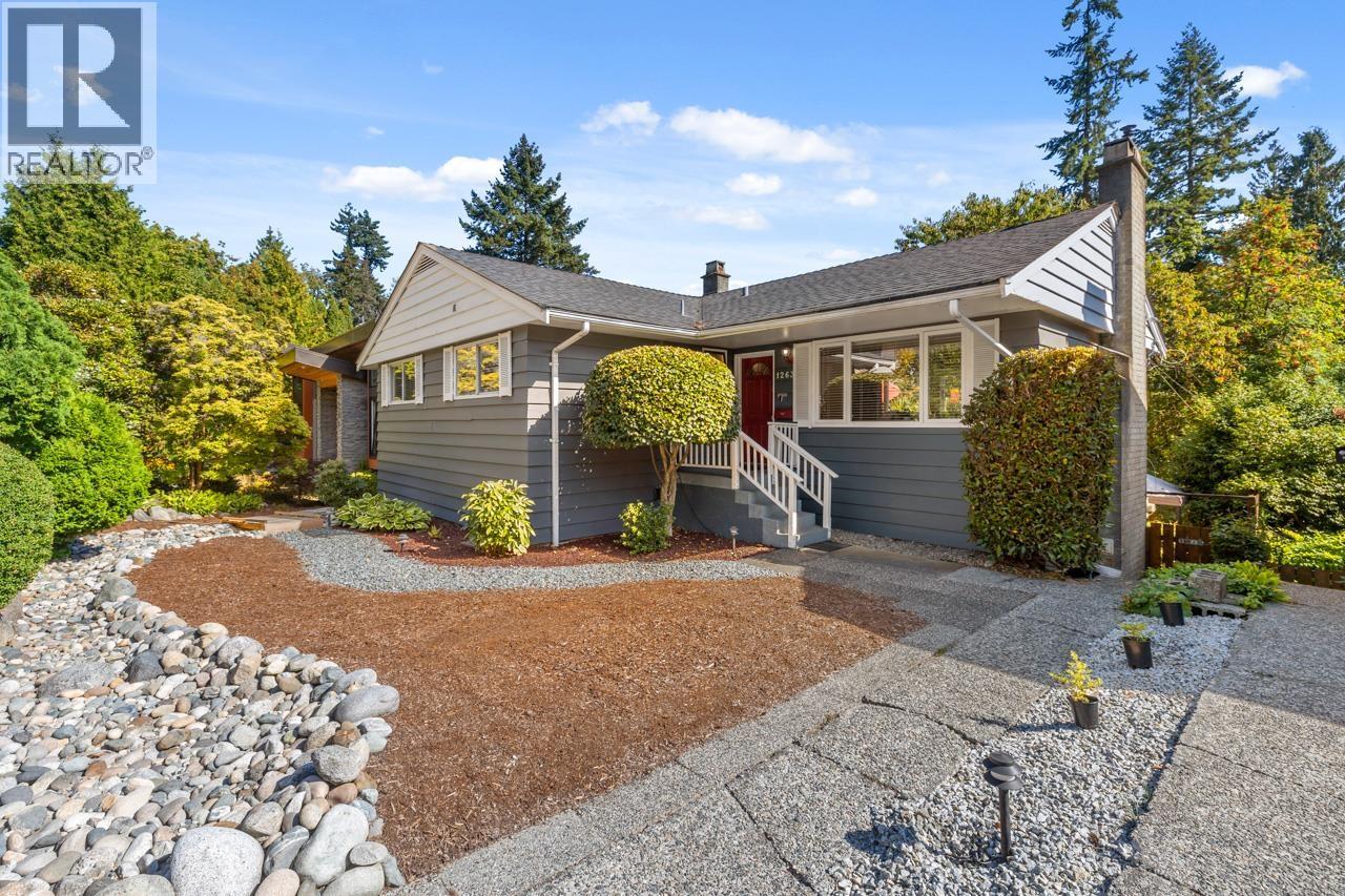 1263 Cloverley St, North Vancouver, BC V7L 1N7