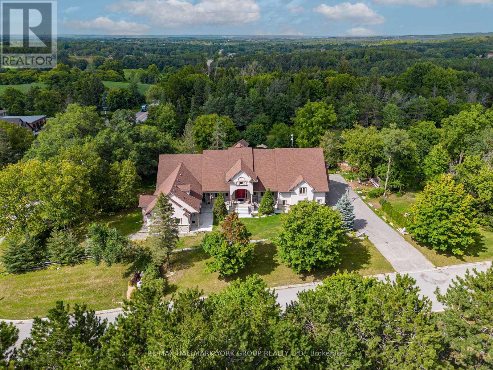 2 Kingswood Dr, King, ON L7B 1A3