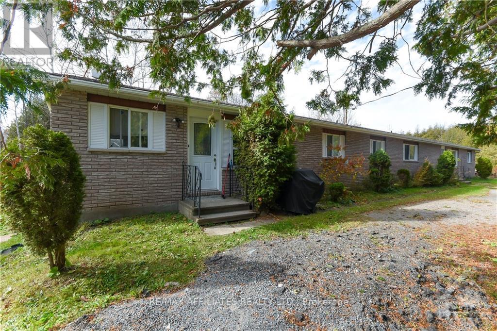 1860 Greys Creek Rd, Ottawa, ON K4P 1H7