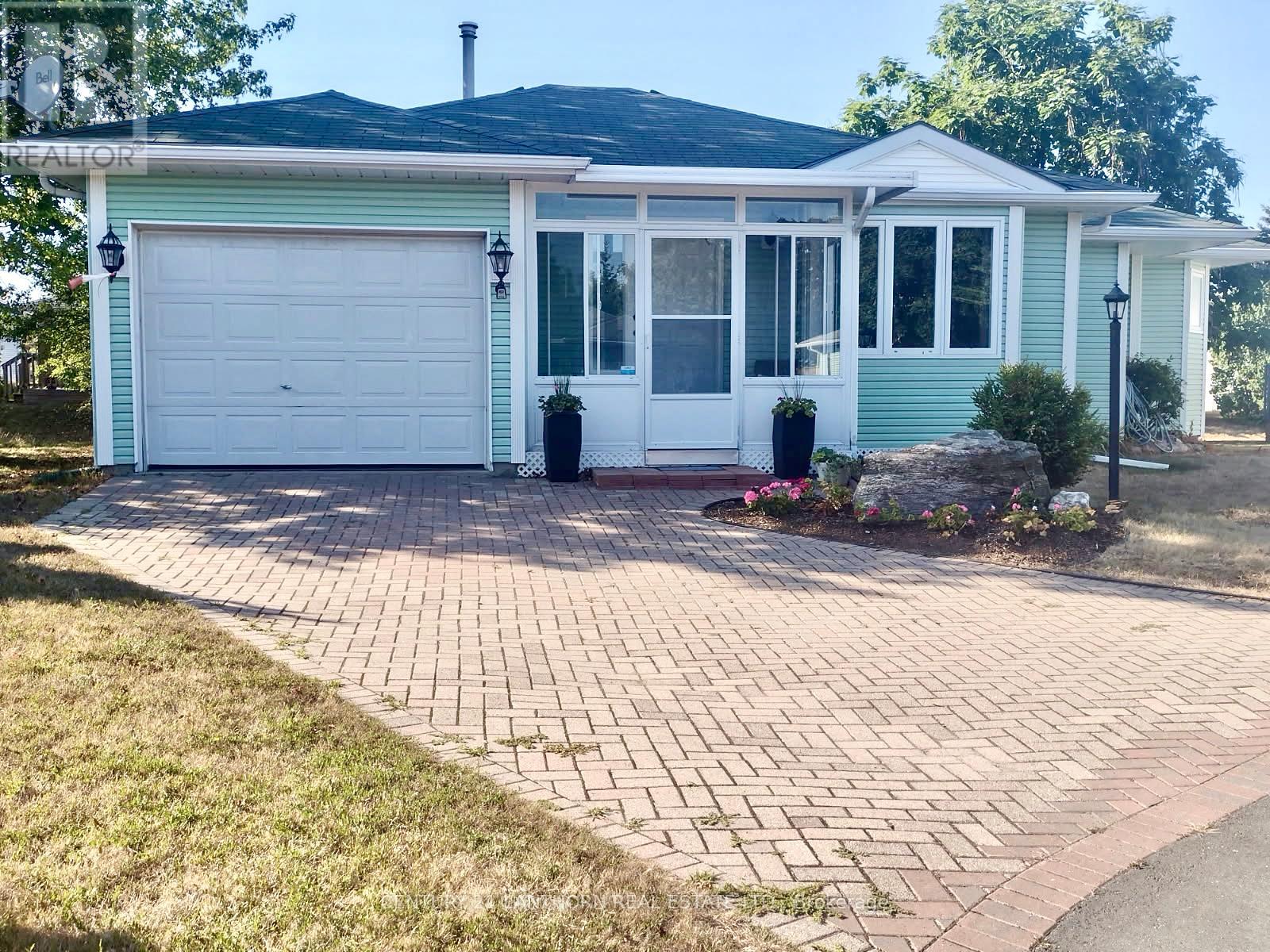 9 Reynolds Pl, Prince Edward County Wellington Ward, ON K0K 3L0