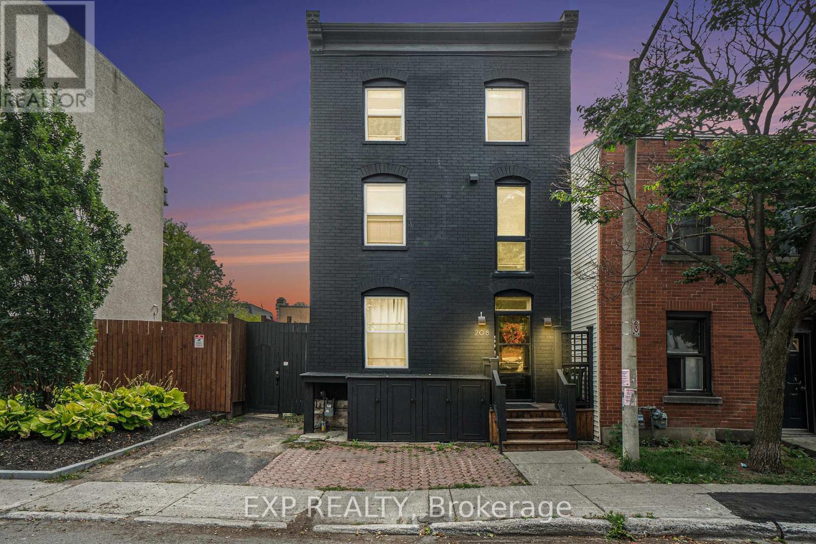 208 Clarence St, Ottawa, ON K1N 5R1