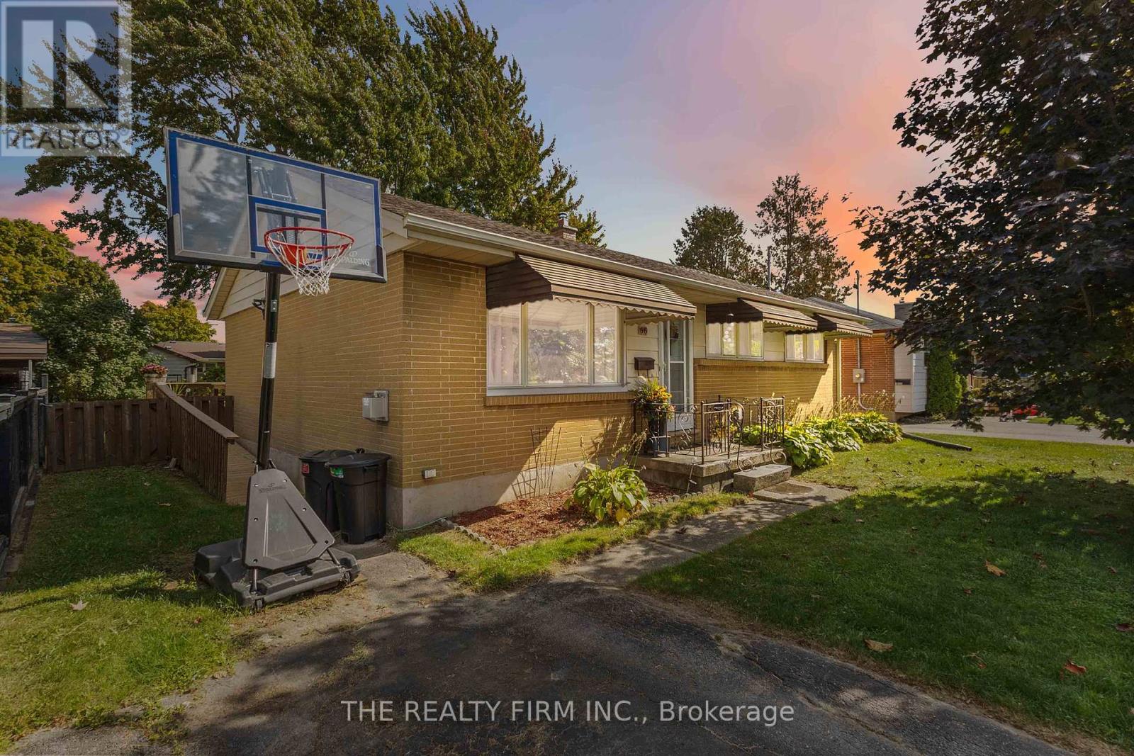 1919 Duluth Cres, London, ON N5V 1H6