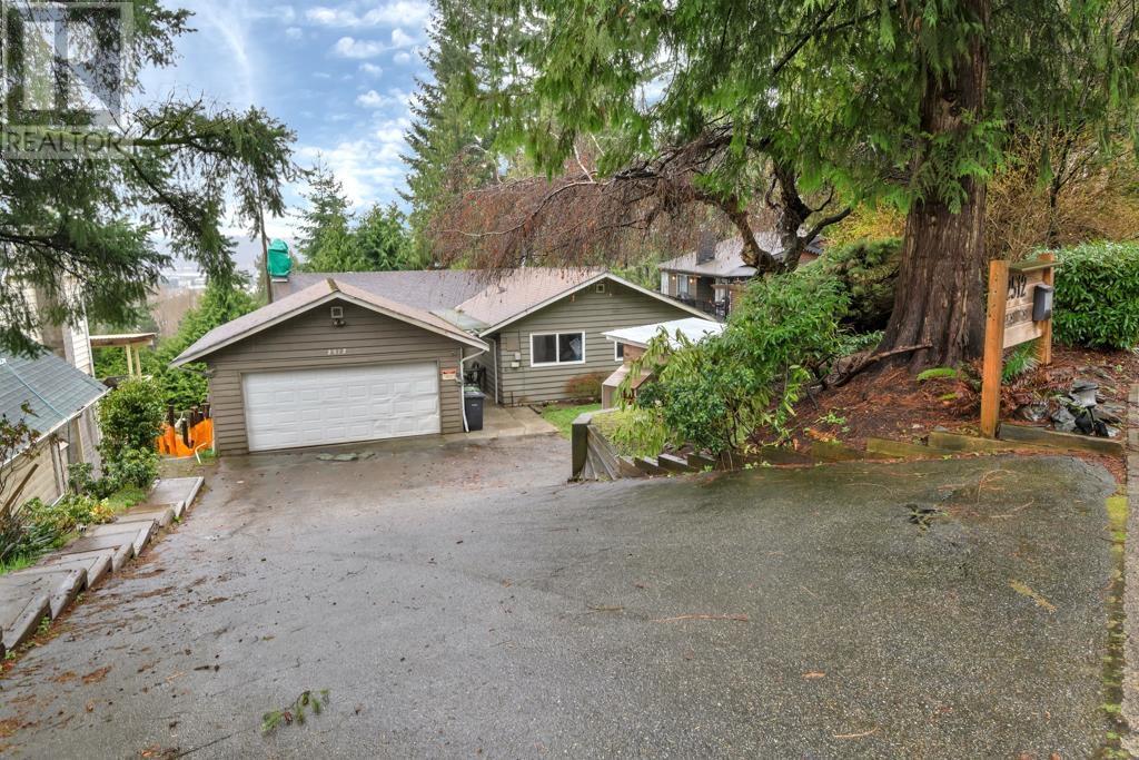 2512 Penshurst Ct, Coquitlam, BC V3K 5S1