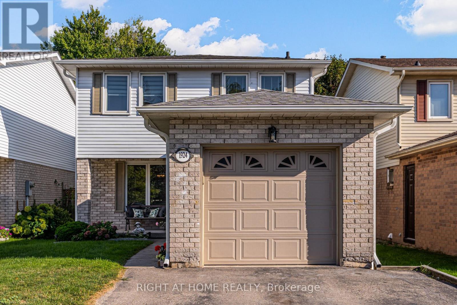 1924 Carrera Ct, Mississauga, ON L5J 4N9
