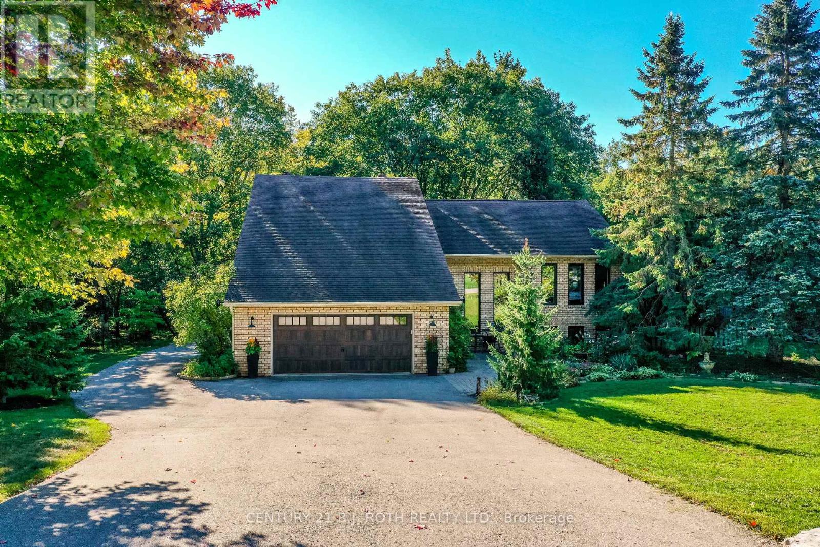 39 Jodies Ln, Springwater, ON L0L 1X1