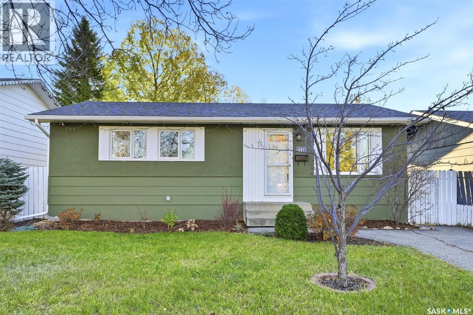 441 Brock Cres, Saskatoon, SK S7H 4N3