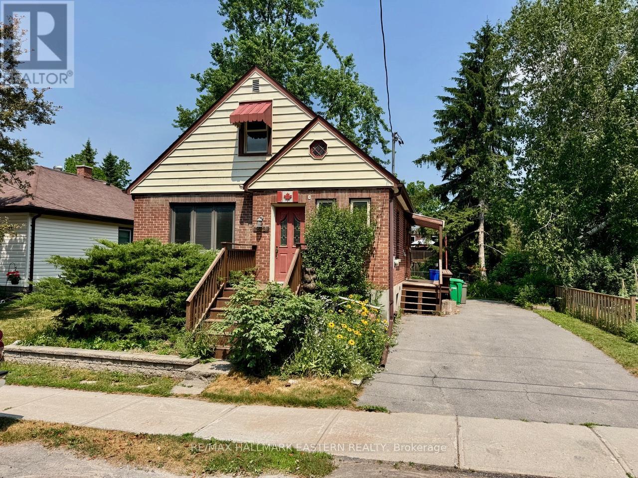 232 Munroe Ave Ward 4 Ave, Peterborough, ON K9H 1H8