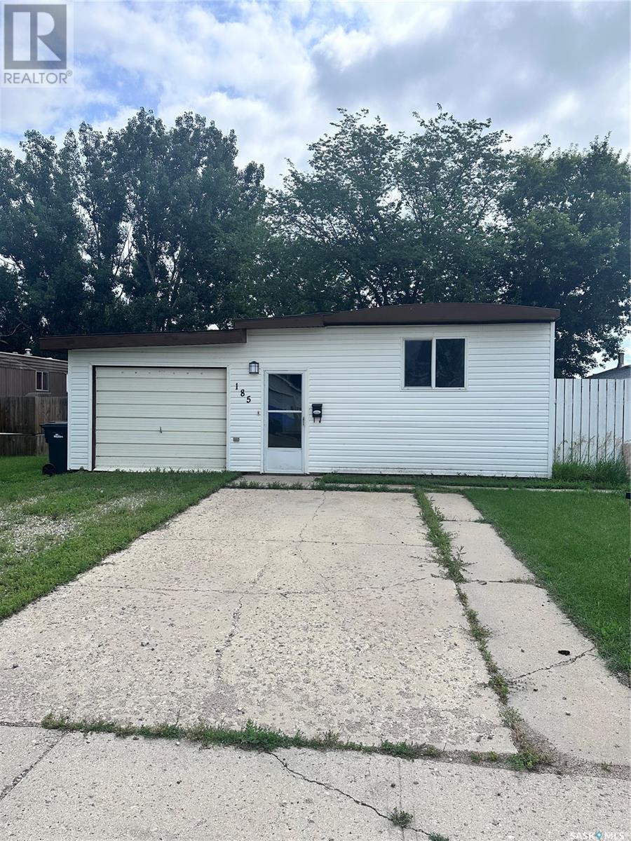 185 Laing Cres, Weyburn, SK S4H 2R8
