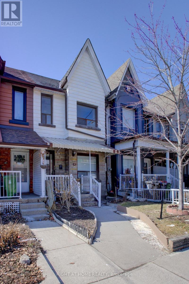 82 Uxbridge Ave E, Toronto, ON M6N 2Y2