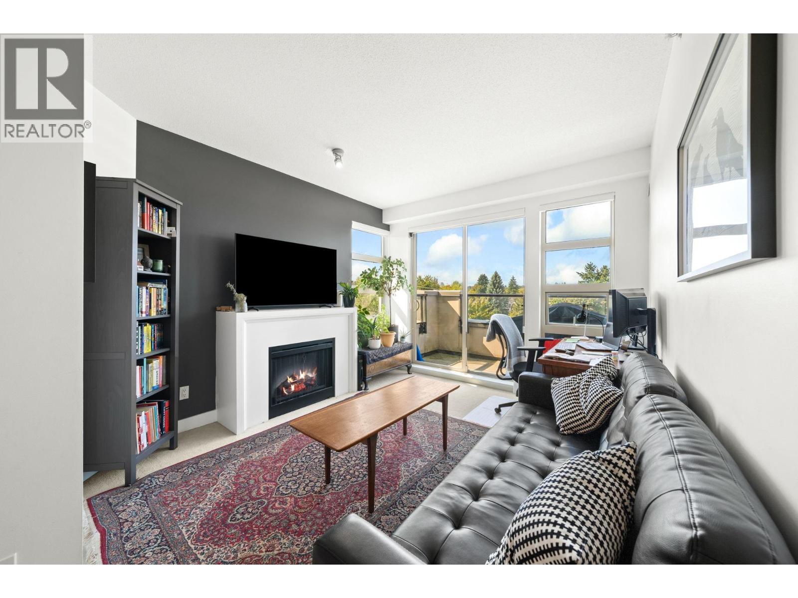 4550 Fraser Street Unit 424, Vancouver, BC V5V 4G8