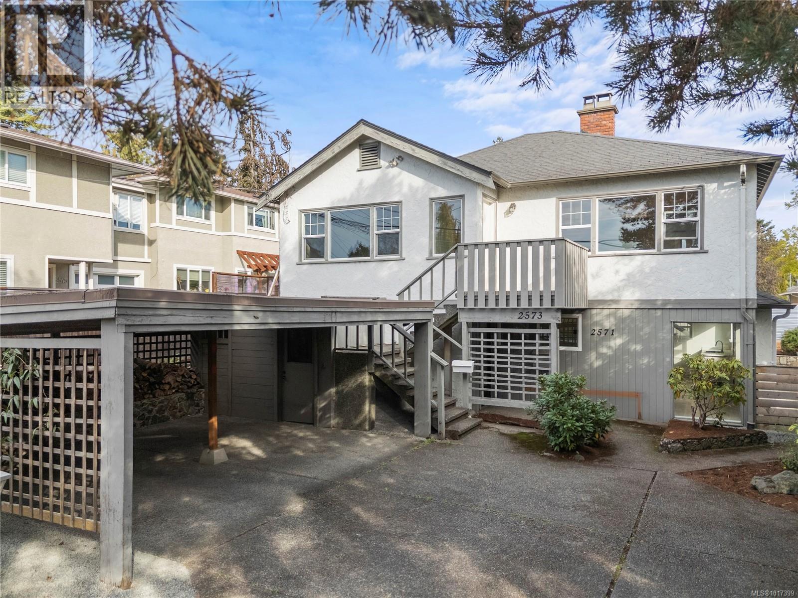2571 Empire St, Victoria, BC V8T 3M5