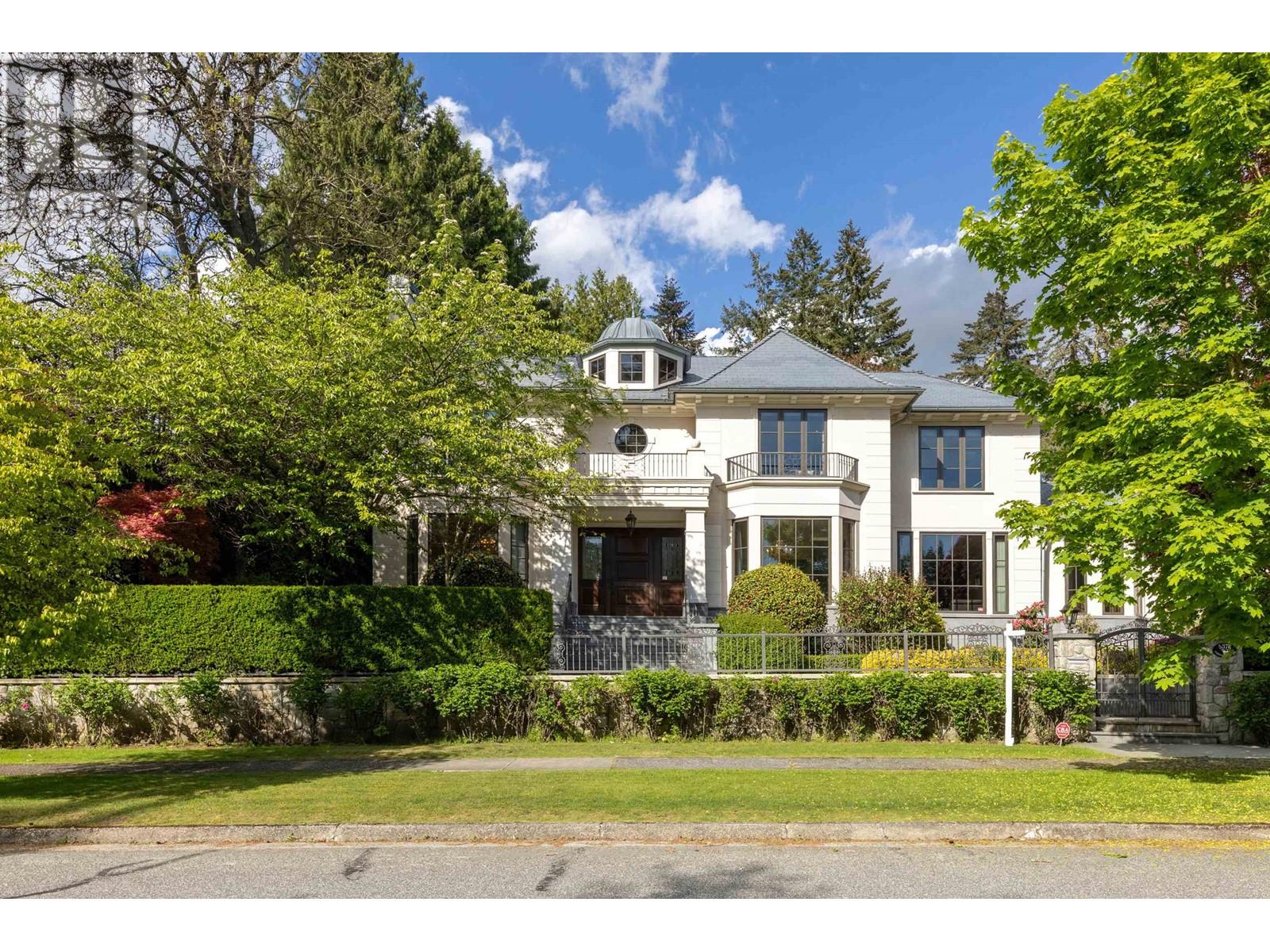 5376 Connaught Dr, Vancouver, BC V6M 3G6