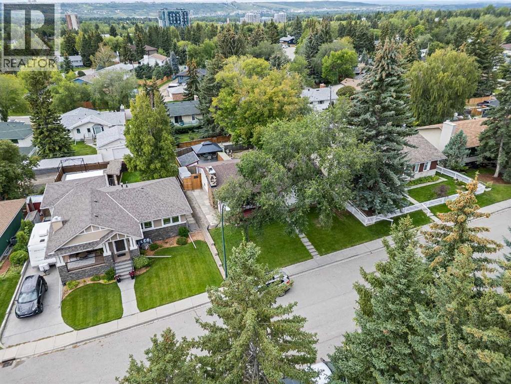 6407 Dalton Dr NW, Calgary, AB T3A 1E1