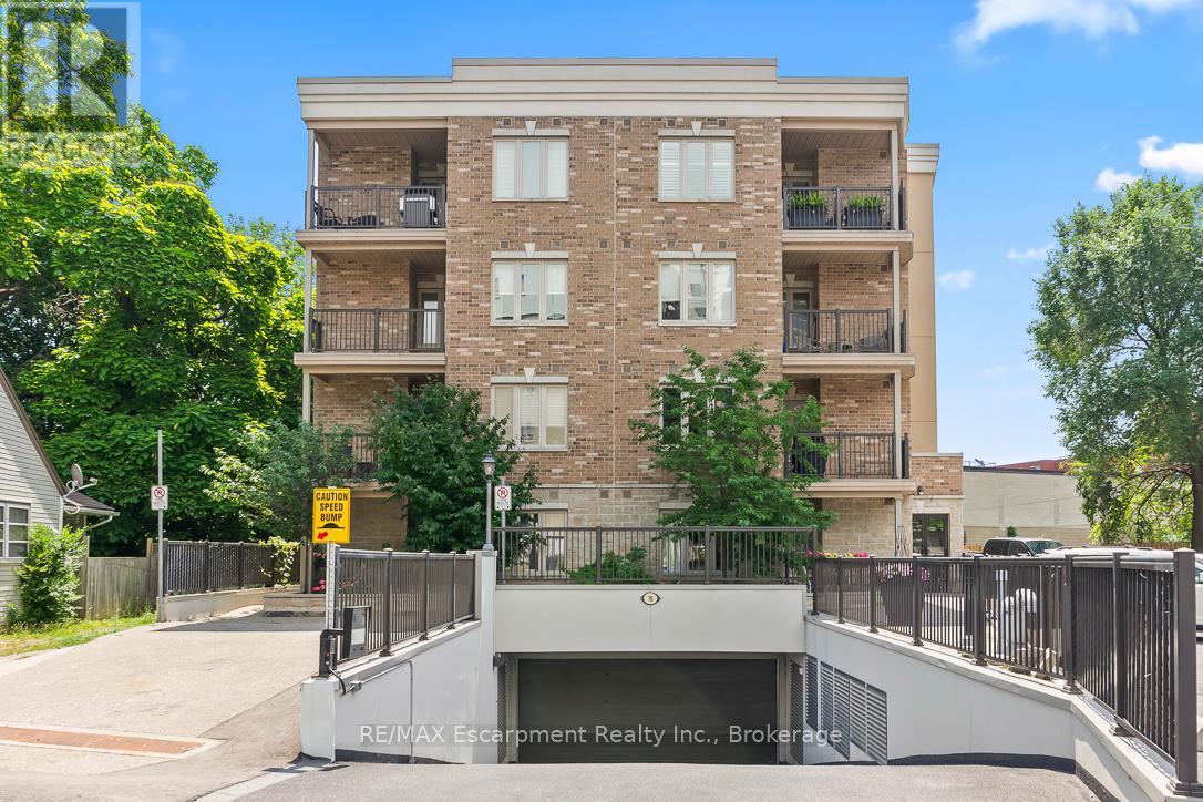 101 70 Stewart St, Oakville, ON L6K 1X5