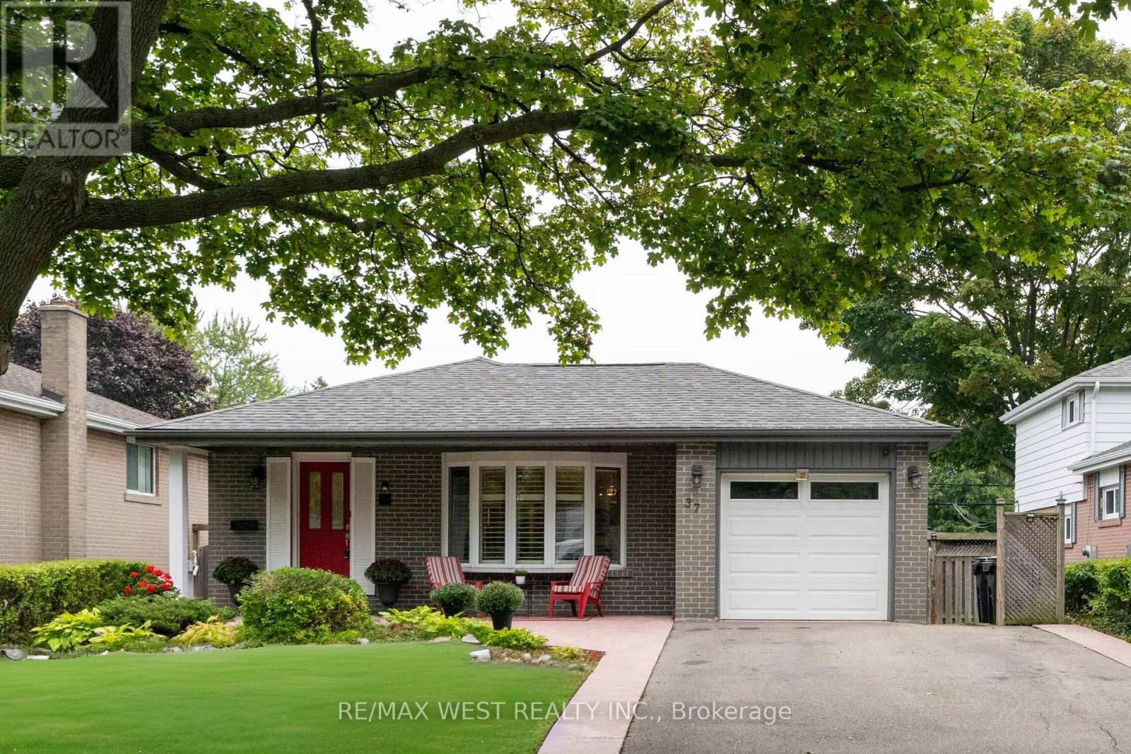 37 Bledlow Manor Dr, Toronto, ON M1E 1B1