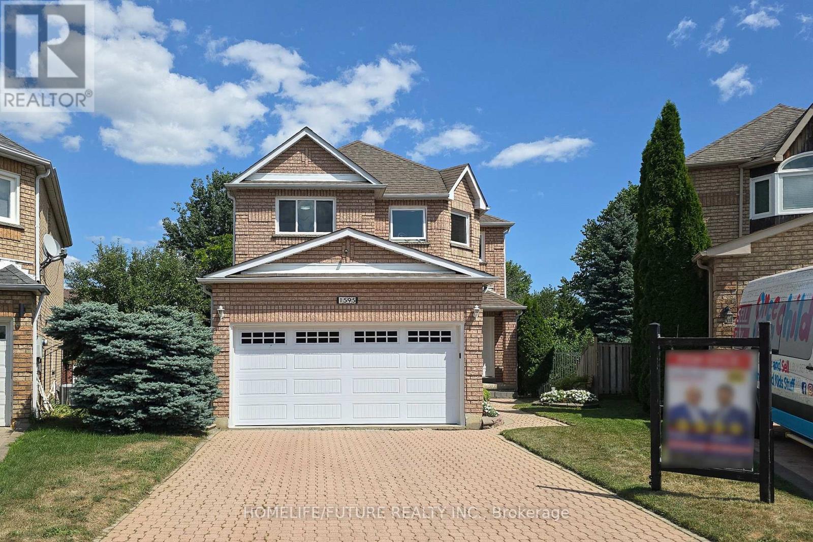 1595 Deerhurst Ct, Pickering, ON L1V 6Y7