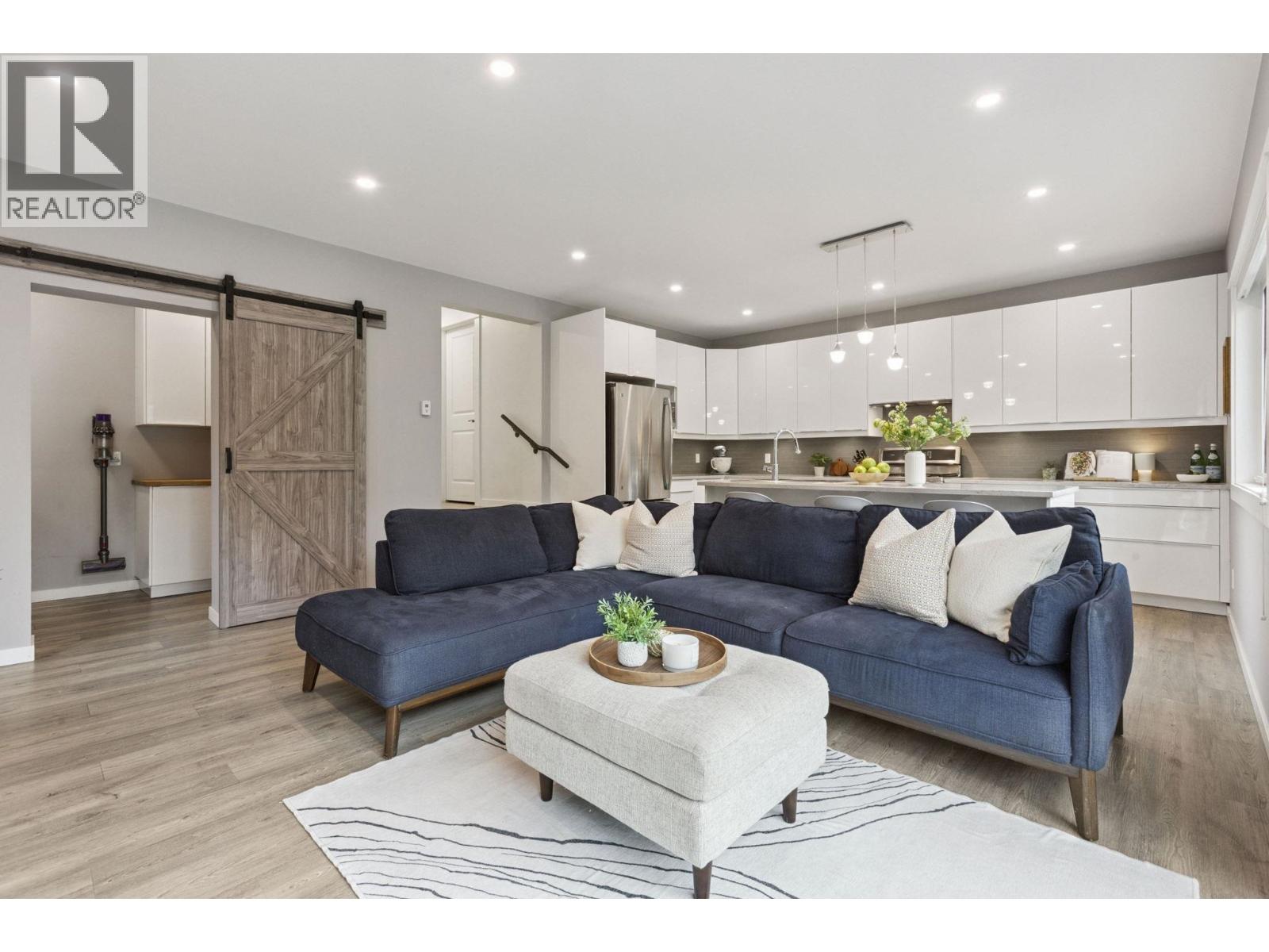 4137 Yale St, Burnaby, BC V5C 1R2