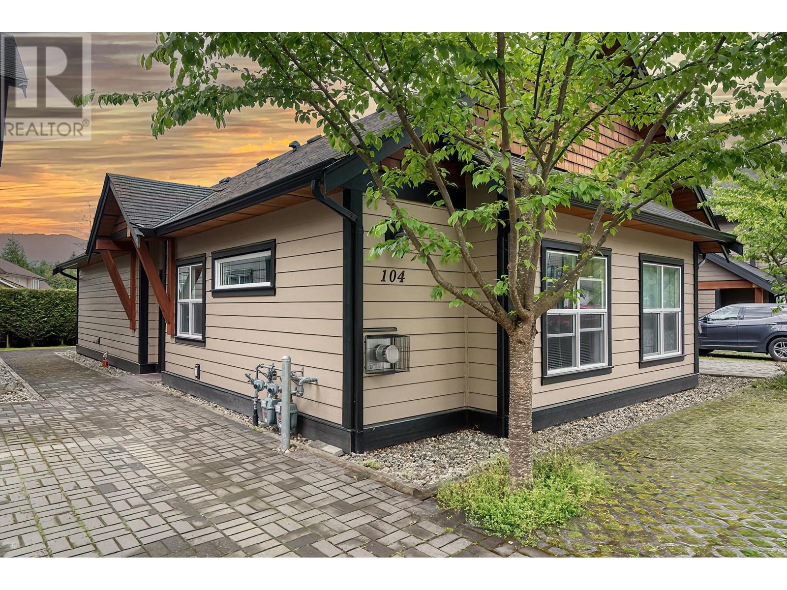 518 Shaw Road Unit 104, Gibsons, BC V0N 1V8