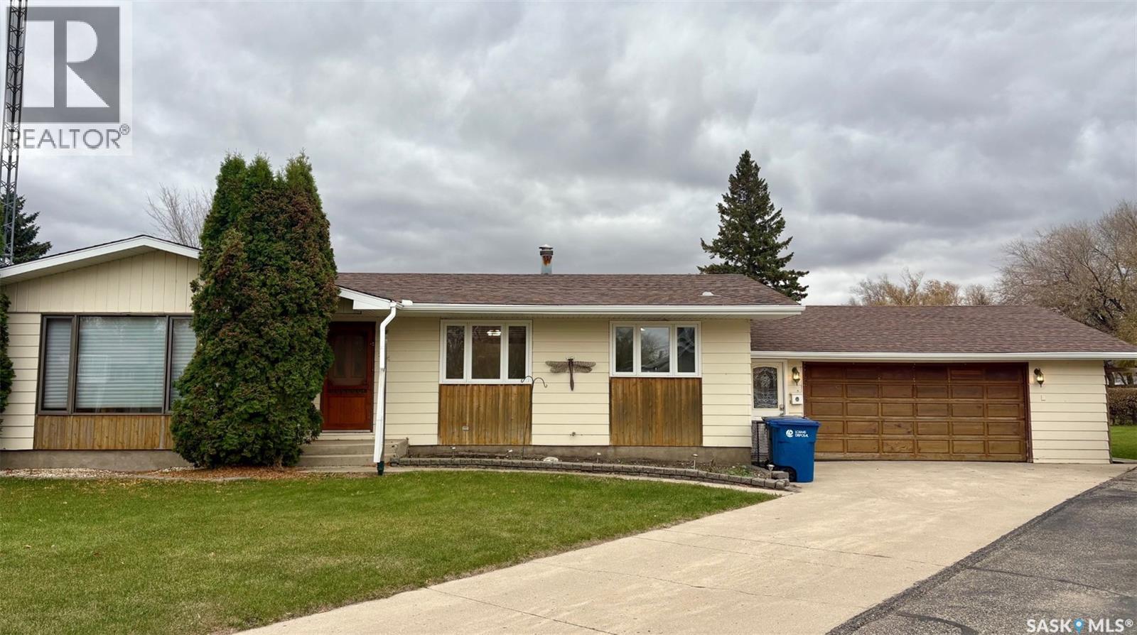 506 Grant Bay, Esterhazy, SK S0A 0X0