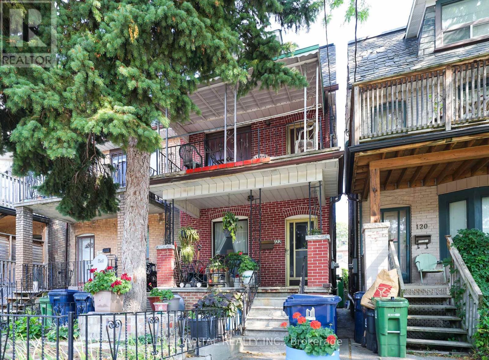122 Marchmount Rd, Toronto, ON M6G 2B1