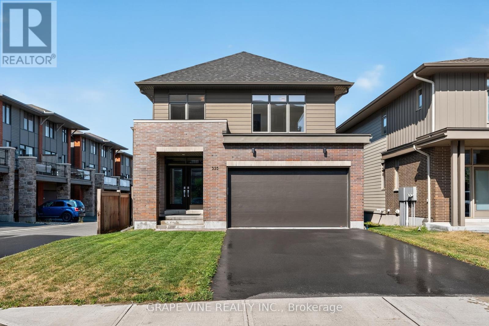 525 Pimiwidon St, Ottawa, ON K1K 5A1
