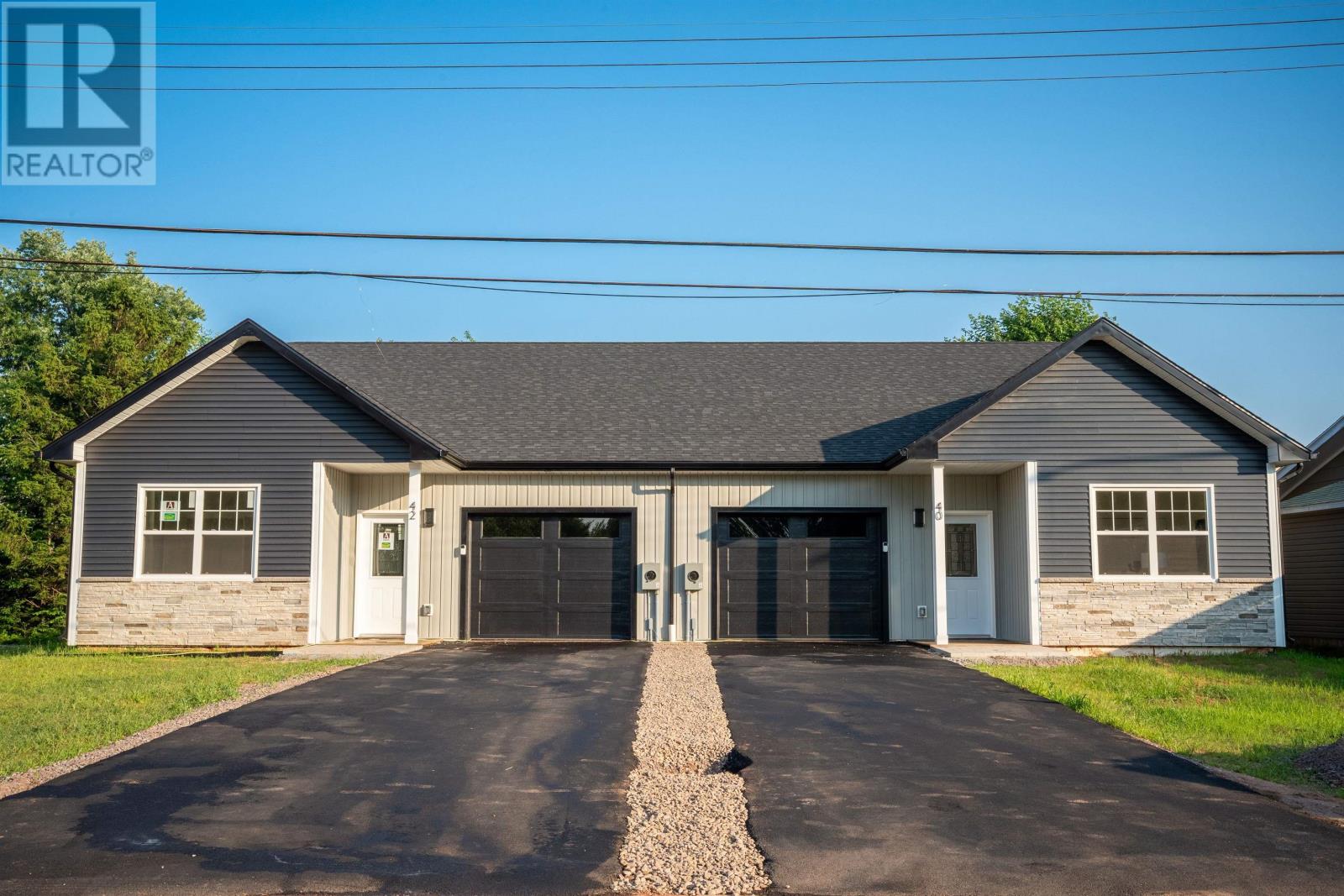 42 Mackay Dr, Charlottetown, PE C1A 5W3