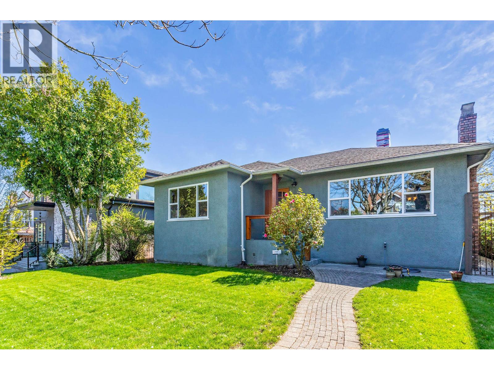 4046 Eton St, Burnaby, BC V5C 1J7