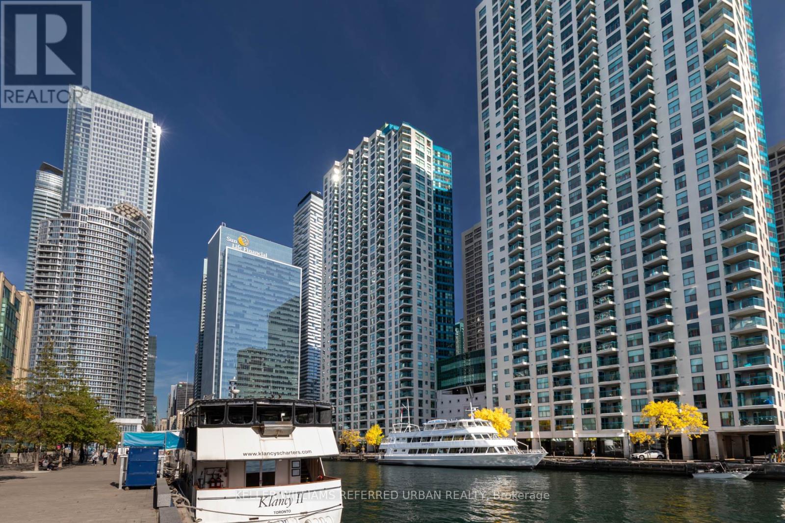 302 77 Harbour Sq, Toronto, ON M5J 2S2