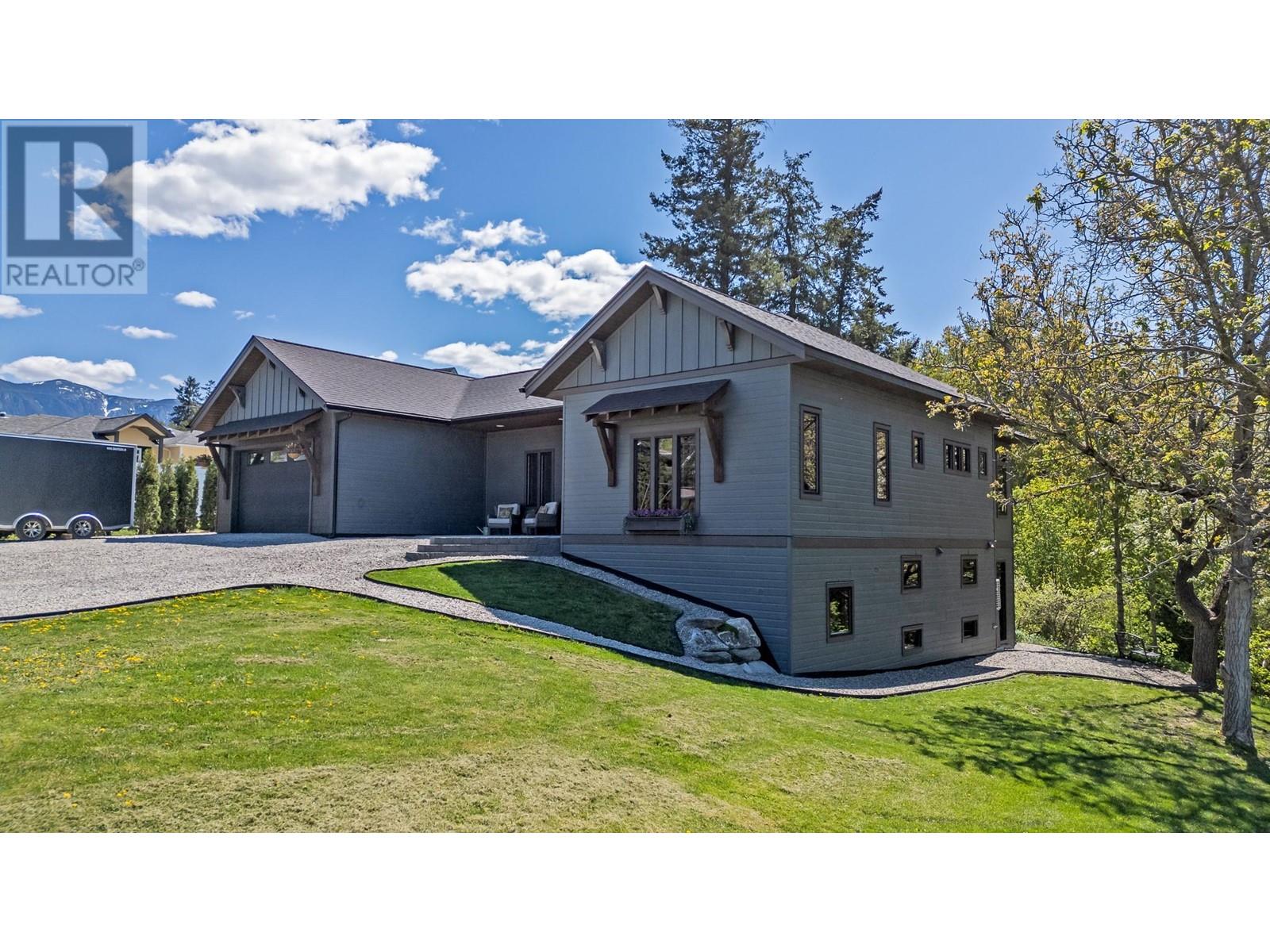 315 Canyon St, Creston, BC V0B 1G3