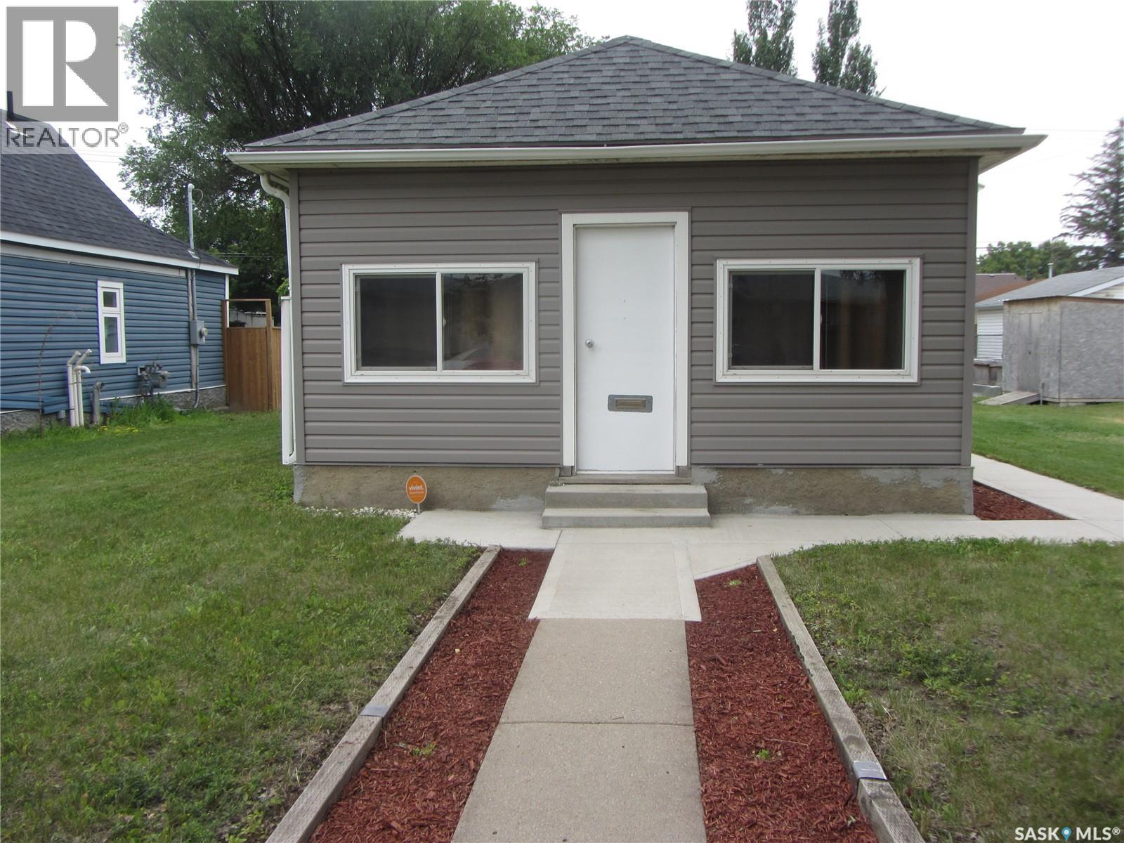 916 Weldon Ave S, Saskatoon, SK S7M 2V6