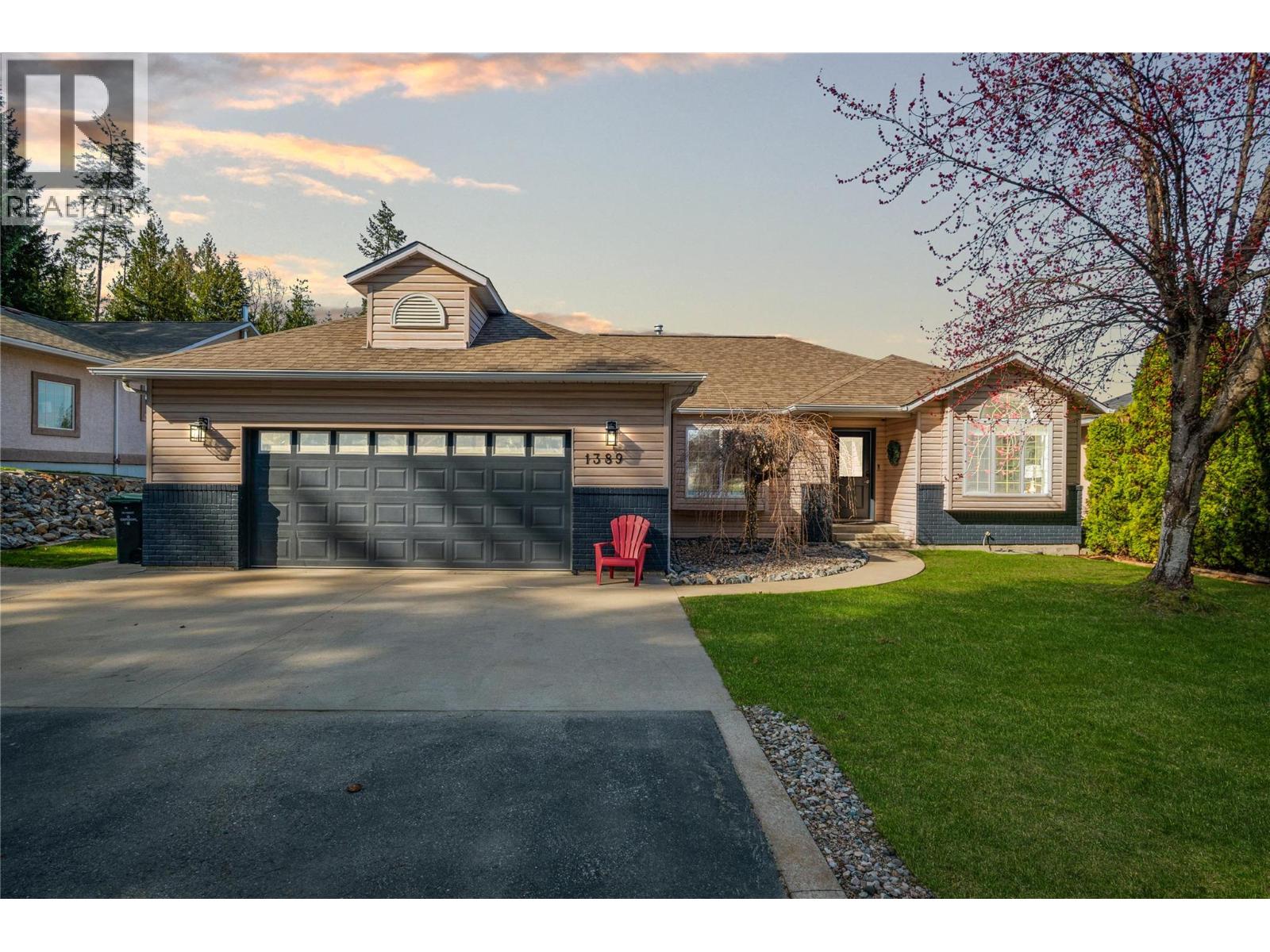 1389 Forest Rd, Castlegar, BC V1N 3Z1