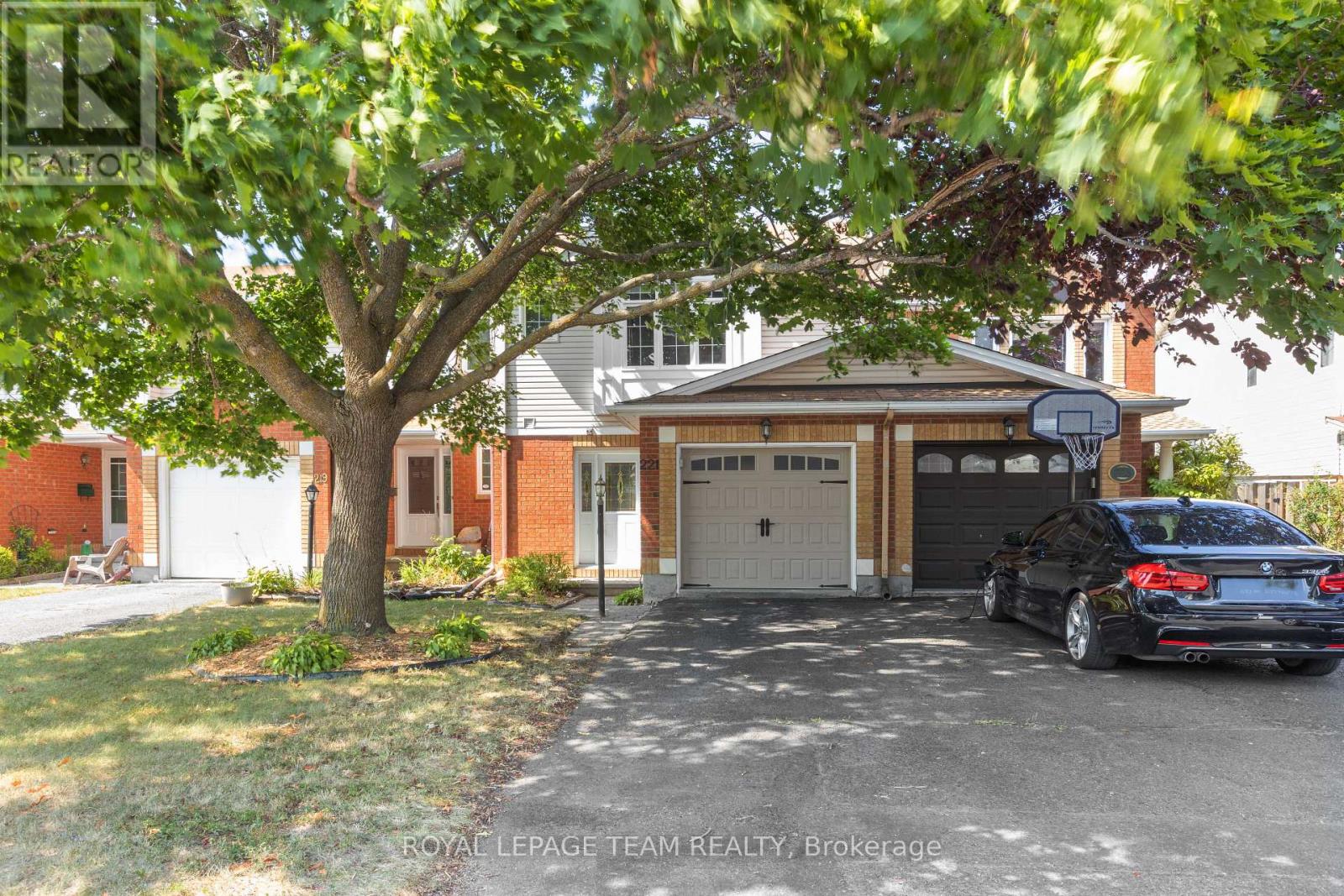 221 Longshire Cir, Ottawa, ON K2J 4K8