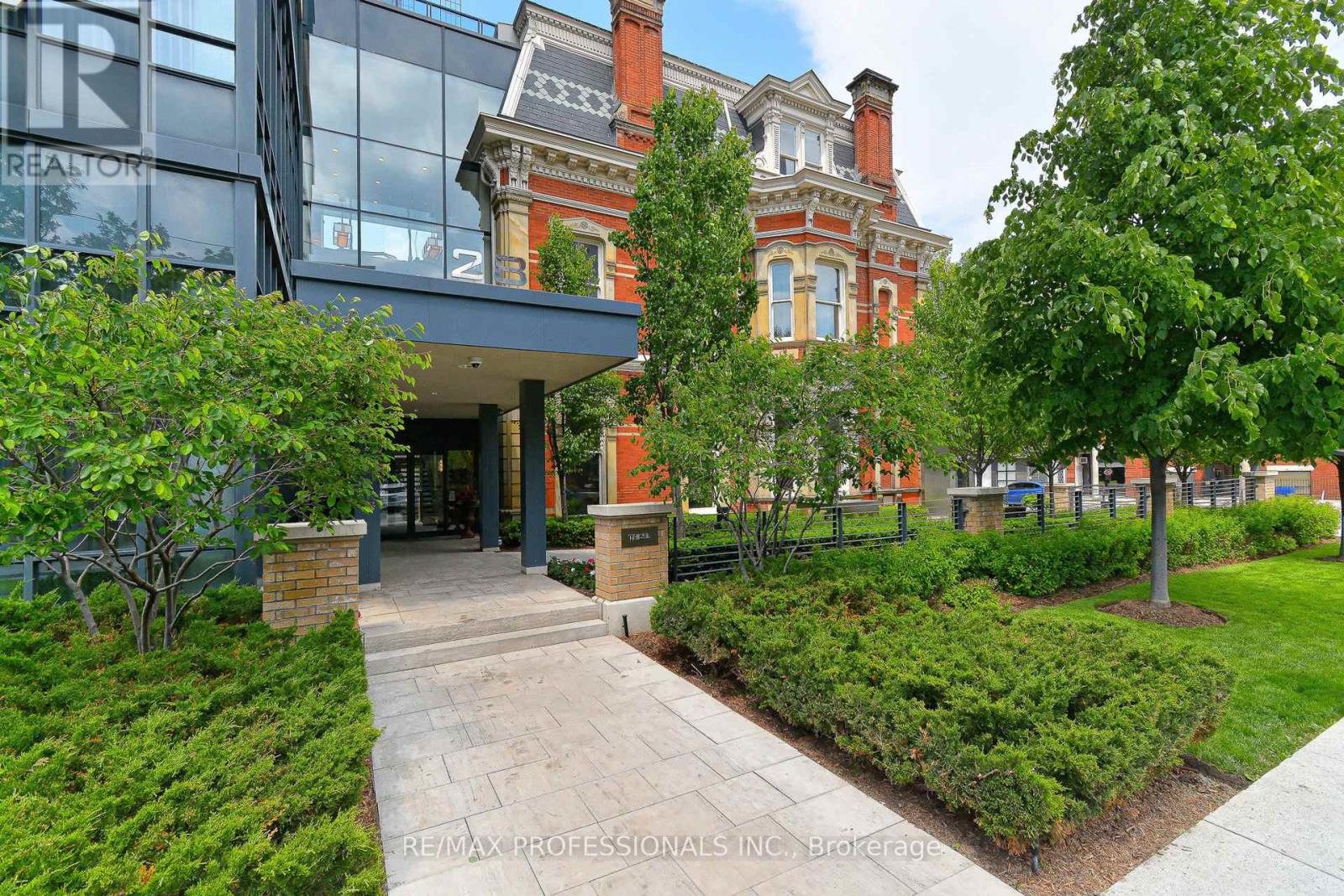 1601 28 Linden St, Toronto, ON M4Y 0A4