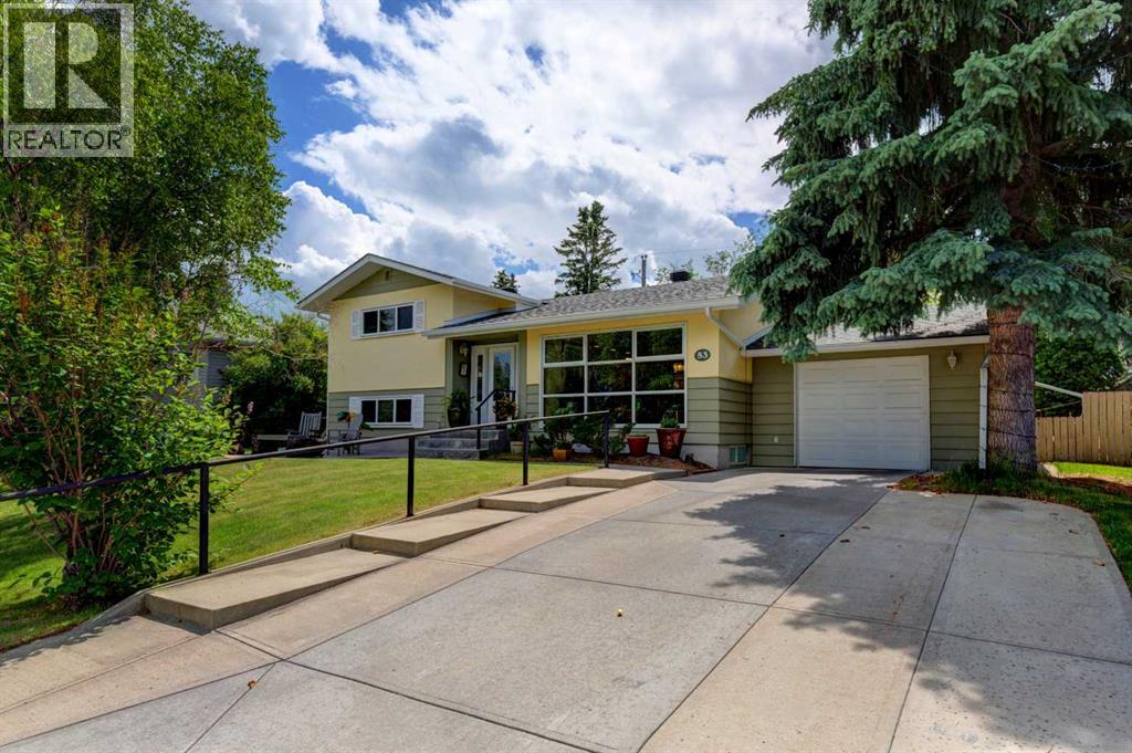 53 Wildwood Dr SW, Calgary, AB T3C 3C6