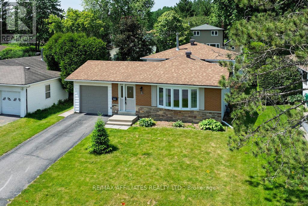 22 Red Maple Cres, Ottawa, ON K1B 3Z3