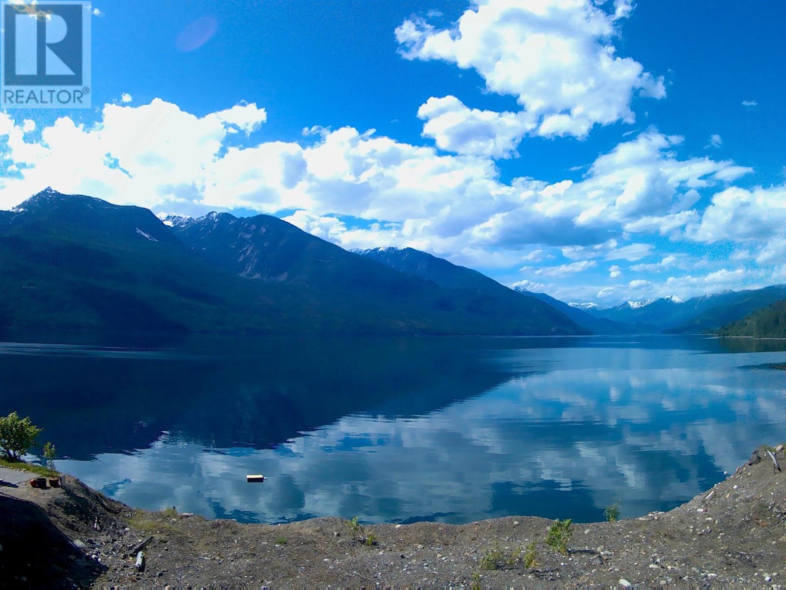 813 Silver Cove Dr, Silverton, BC V0G 2B0